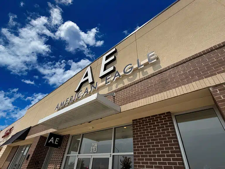American Eagle Storefront Horizontal